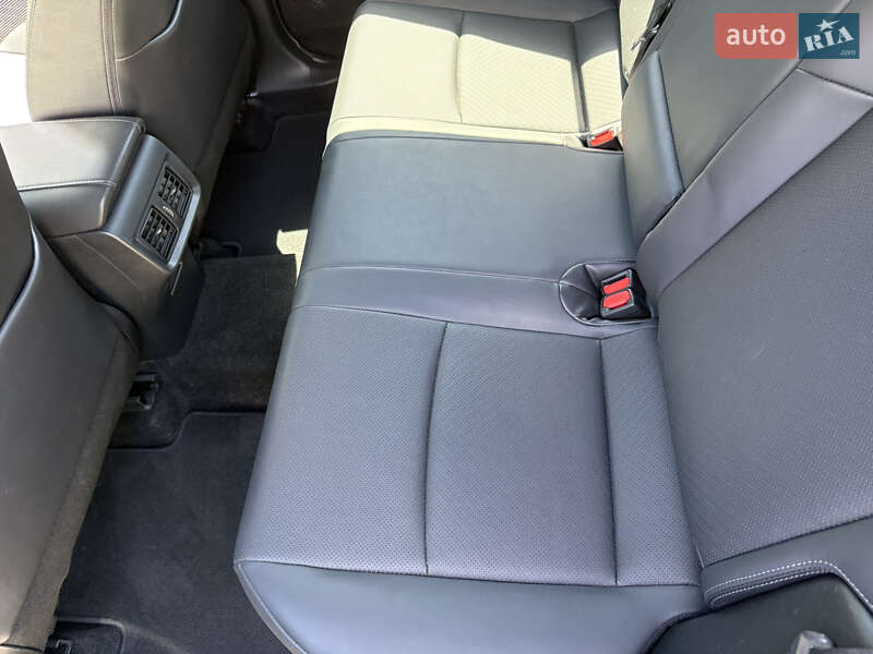 Внедорожник / Кроссовер Toyota Venza 2021 в Киеве