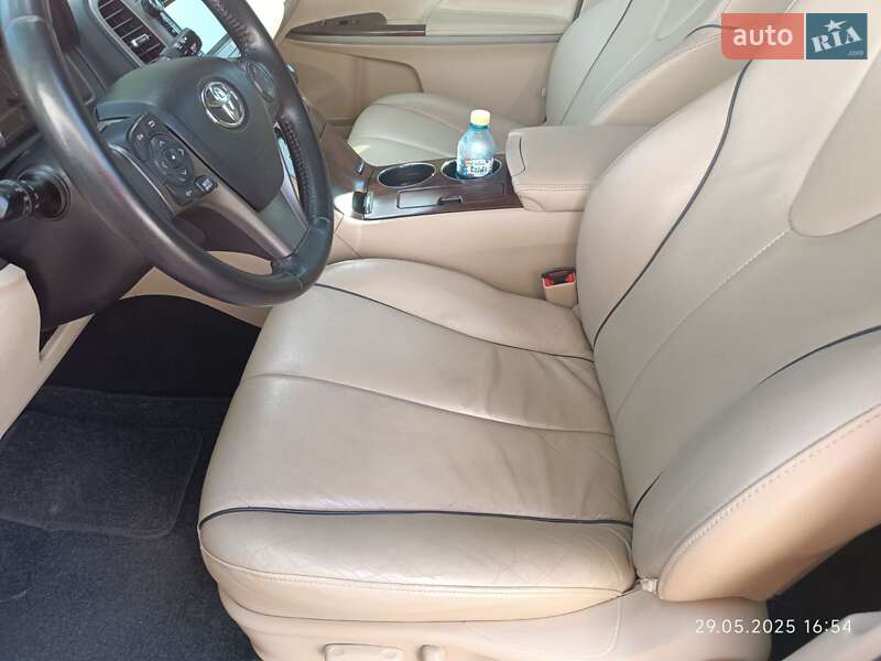 Внедорожник / Кроссовер Toyota Venza 2013 в Запорожье