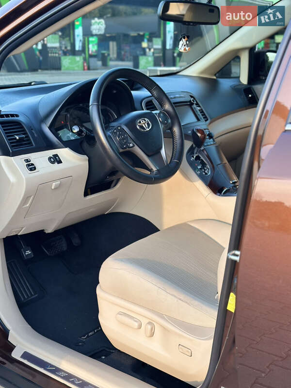 Внедорожник / Кроссовер Toyota Venza 2012 в Виннице