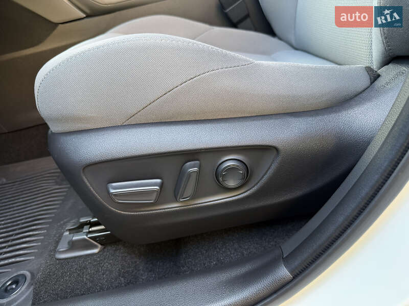 Позашляховик / Кросовер Toyota Venza 2020 в Вінниці