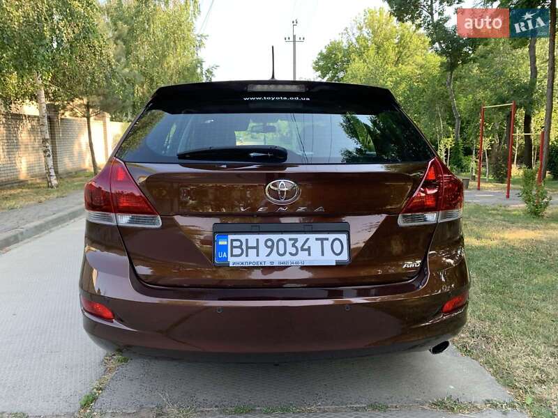 Позашляховик / Кросовер Toyota Venza 2013 в Одесі