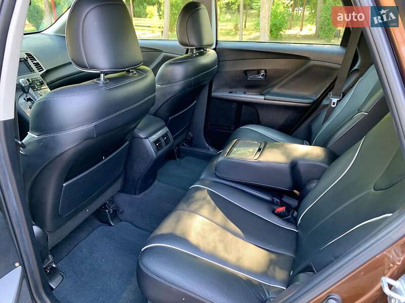 Позашляховик / Кросовер Toyota Venza 2013 в Одесі