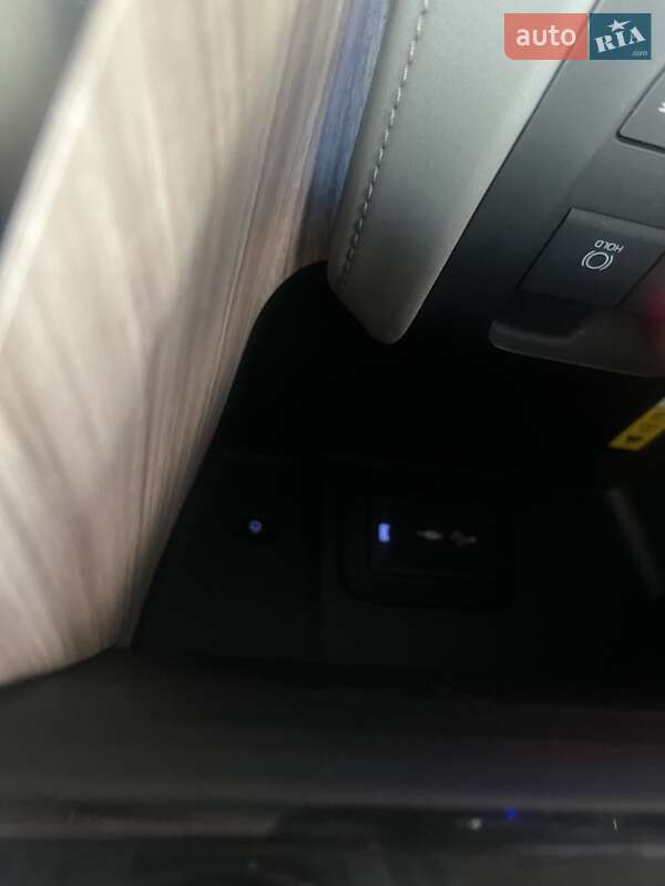 Внедорожник / Кроссовер Toyota Venza 2022 в Харькове