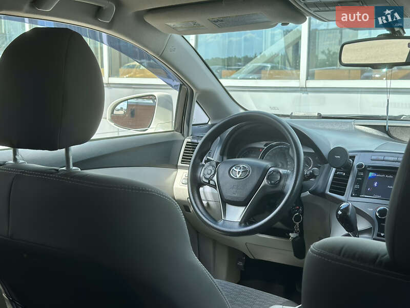 Позашляховик / Кросовер Toyota Venza 2013 в Києві