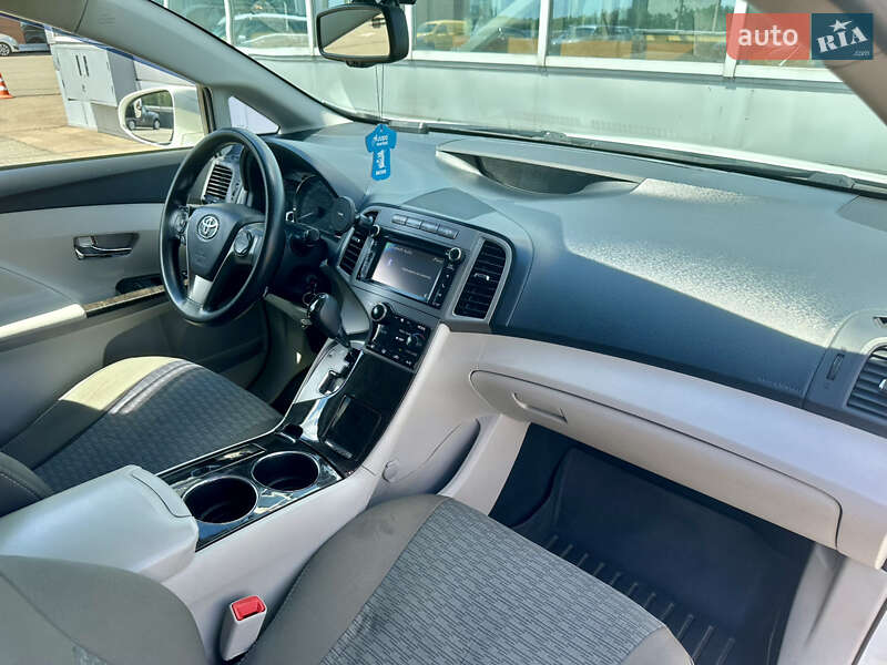 Позашляховик / Кросовер Toyota Venza 2013 в Києві