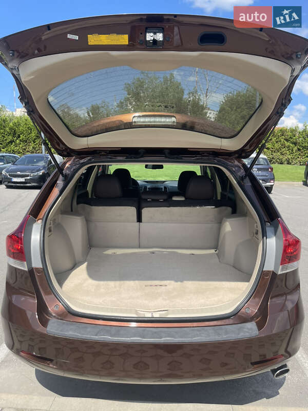 Позашляховик / Кросовер Toyota Venza 2014 в Києві