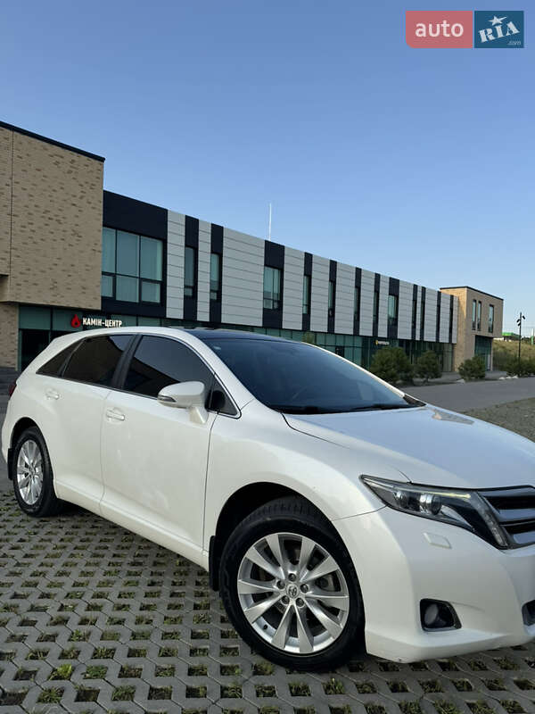 Позашляховик / Кросовер Toyota Venza 2014 в Хмельницькому