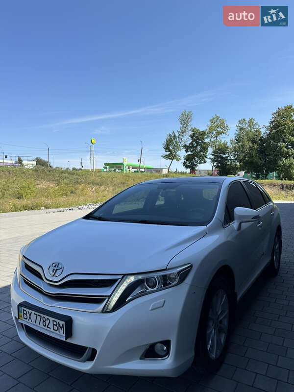 Позашляховик / Кросовер Toyota Venza 2014 в Хмельницькому