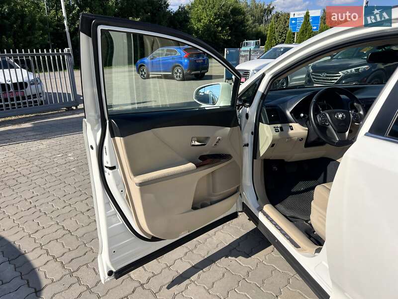 Внедорожник / Кроссовер Toyota Venza 2015 в Нововолынске