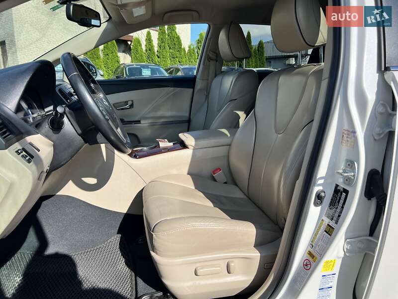 Внедорожник / Кроссовер Toyota Venza 2015 в Нововолынске