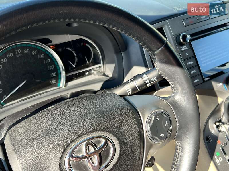 Внедорожник / Кроссовер Toyota Venza 2015 в Нововолынске