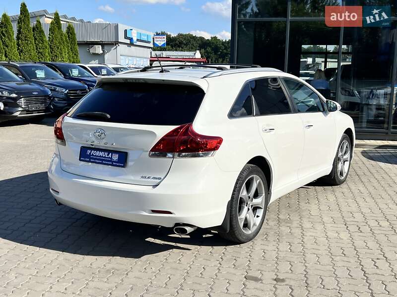 Внедорожник / Кроссовер Toyota Venza 2015 в Нововолынске