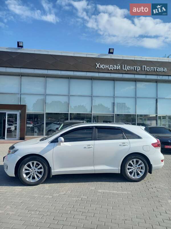 Позашляховик / Кросовер Toyota Venza 2013 в Полтаві