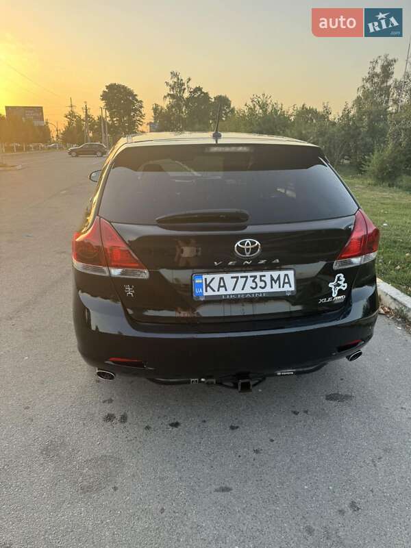 Позашляховик / Кросовер Toyota Venza 2014 в Києві