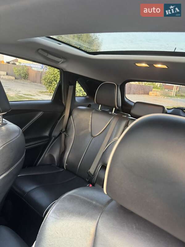 Позашляховик / Кросовер Toyota Venza 2014 в Києві