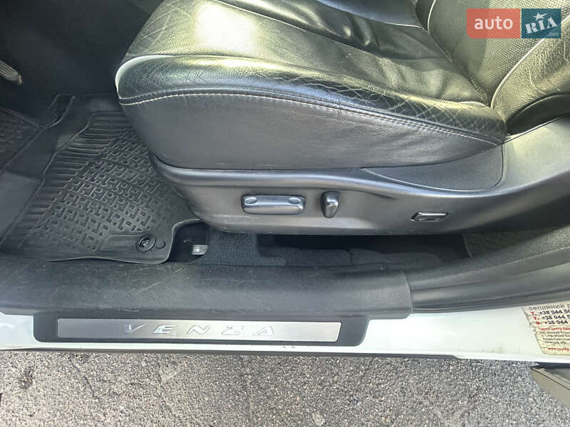 Внедорожник / Кроссовер Toyota Venza 2013 в Черкассах