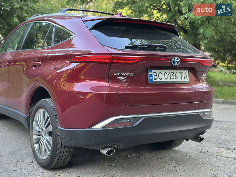 Позашляховик / Кросовер Toyota Venza 2022 в Львові