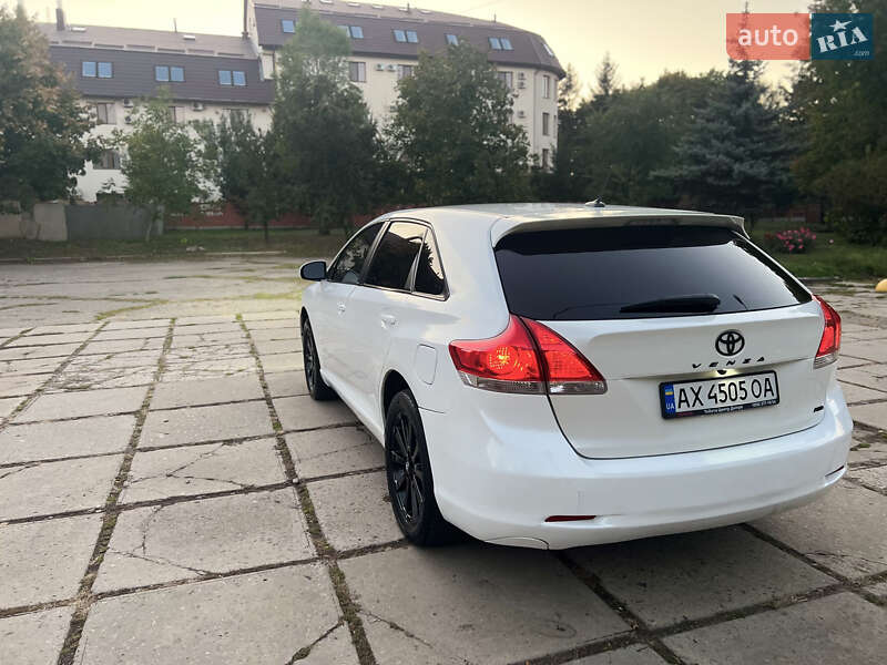 Внедорожник / Кроссовер Toyota Venza 2010 в Харькове