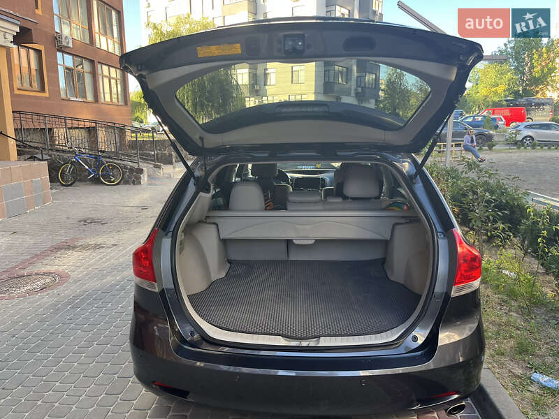 Позашляховик / Кросовер Toyota Venza 2011 в Вараші