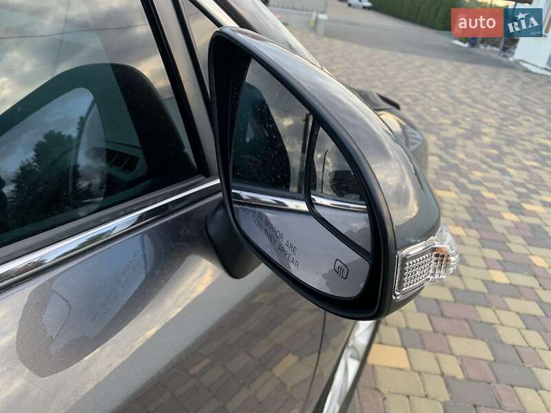 Позашляховик / Кросовер Toyota Venza 2013 в Дніпрі