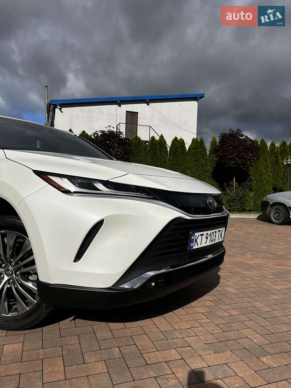 Позашляховик / Кросовер Toyota Venza 2022 в Івано-Франківську