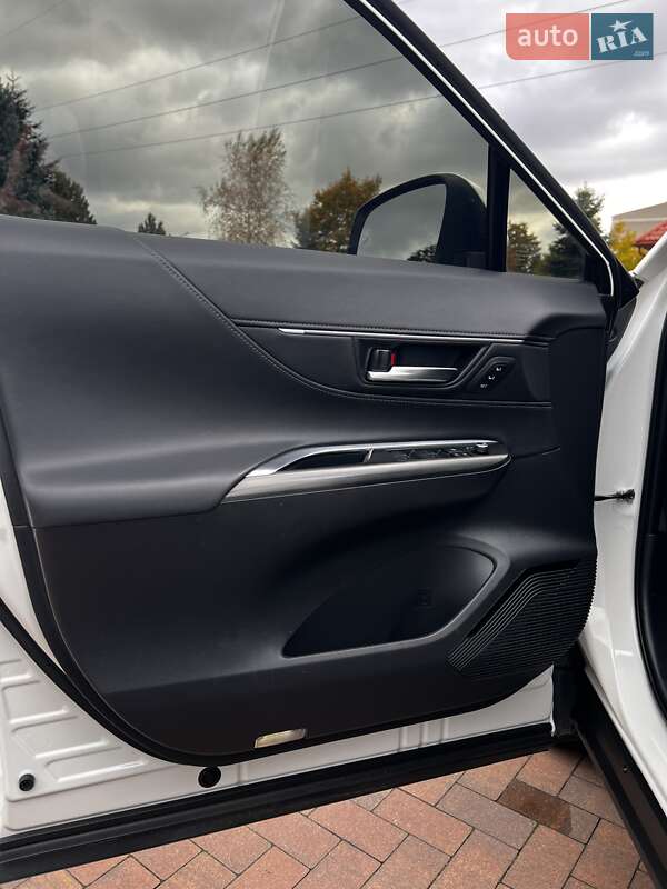 Позашляховик / Кросовер Toyota Venza 2022 в Івано-Франківську