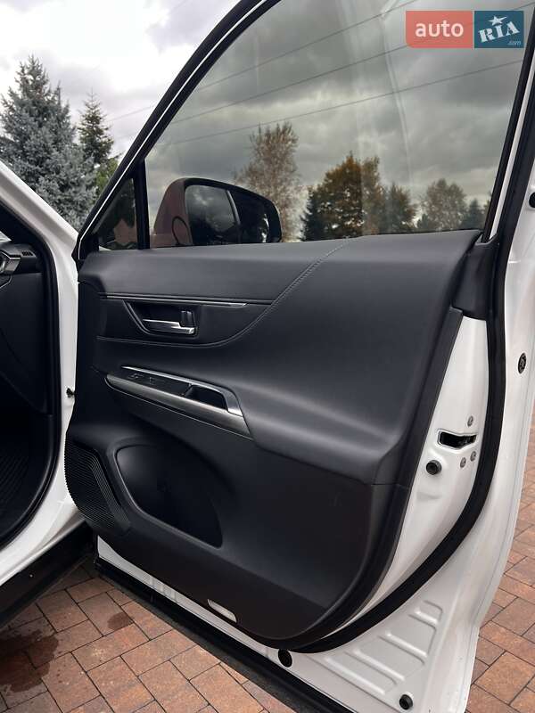 Позашляховик / Кросовер Toyota Venza 2022 в Івано-Франківську