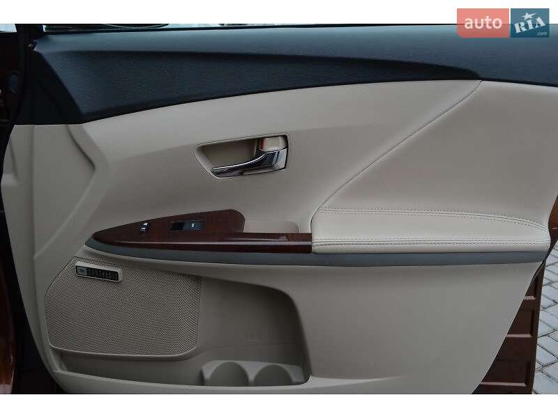 Внедорожник / Кроссовер Toyota Venza 2010 в Львове