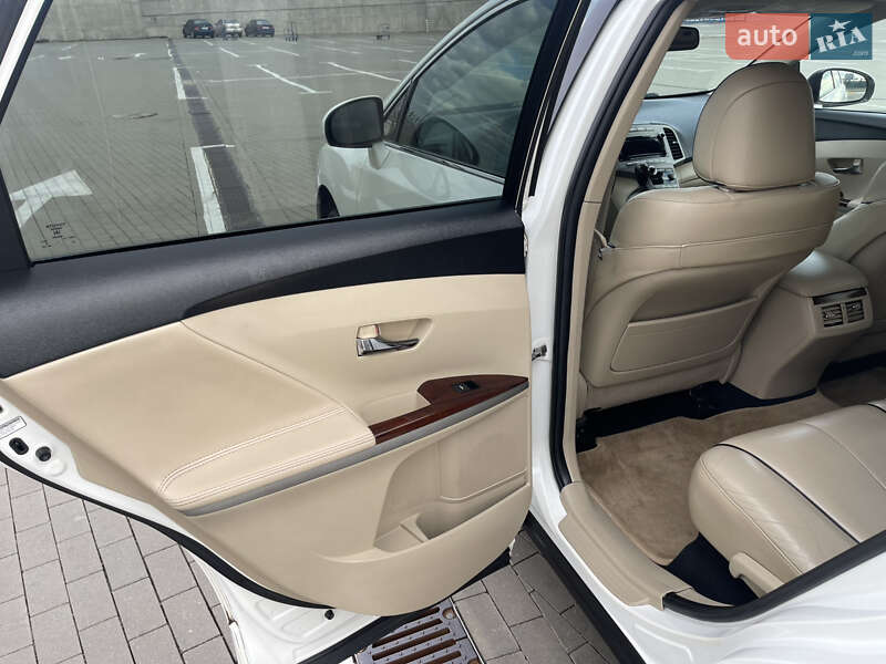 Позашляховик / Кросовер Toyota Venza 2010 в Одесі