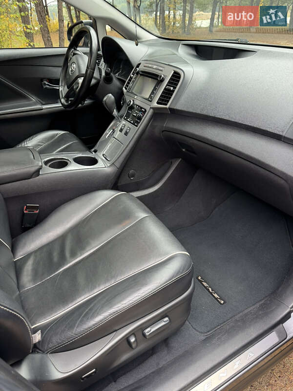 Позашляховик / Кросовер Toyota Venza 2014 в Житомирі