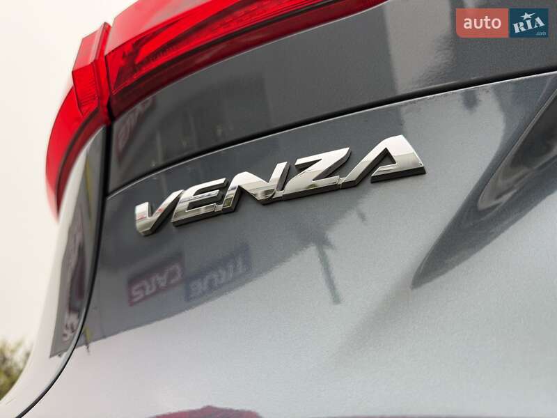 Внедорожник / Кроссовер Toyota Venza 2022 в Киеве