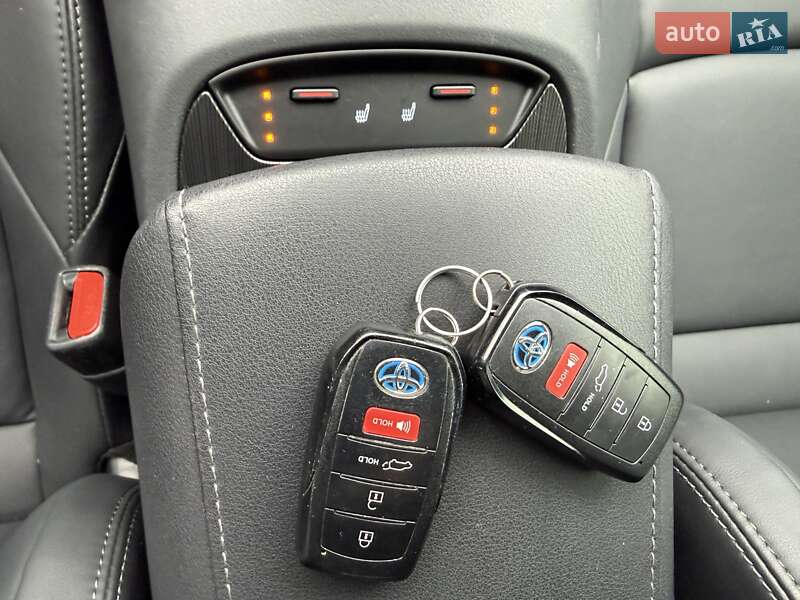 Внедорожник / Кроссовер Toyota Venza 2022 в Киеве