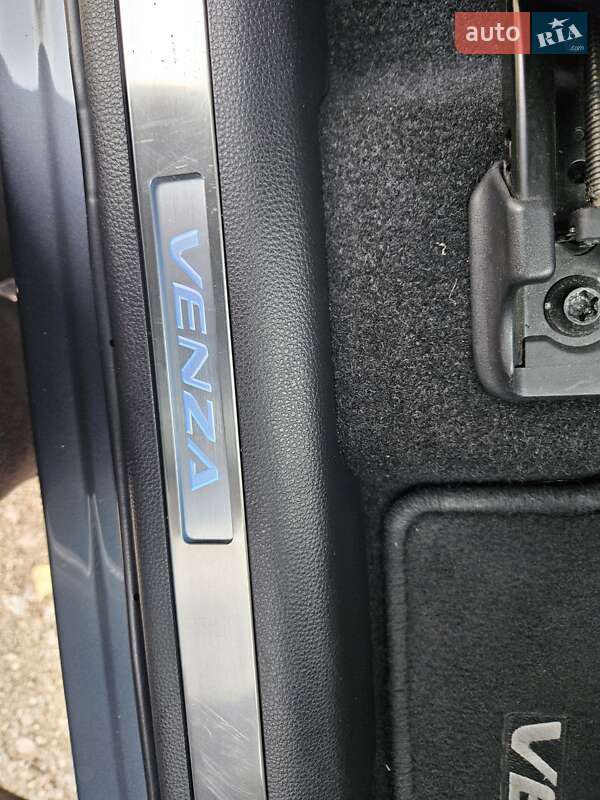 Позашляховик / Кросовер Toyota Venza 2021 в Черкасах