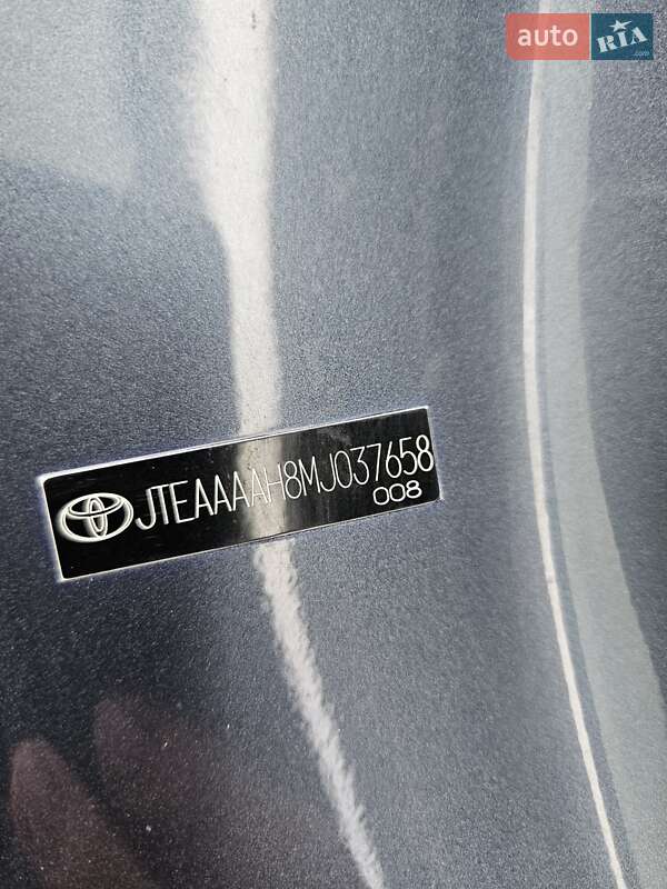 Позашляховик / Кросовер Toyota Venza 2021 в Черкасах