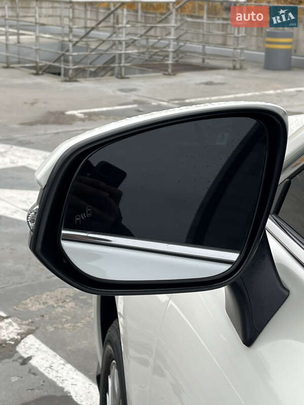 Позашляховик / Кросовер Toyota Venza 2020 в Києві