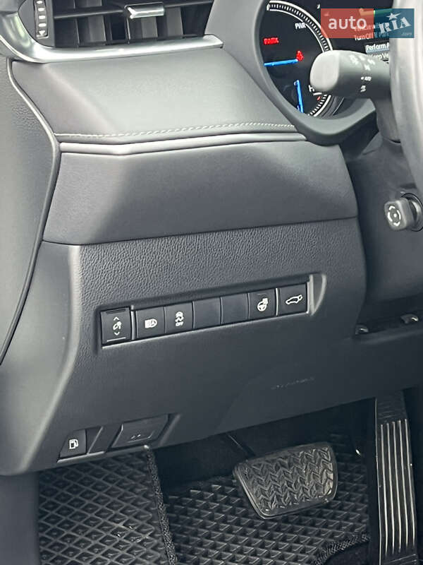 Позашляховик / Кросовер Toyota Venza 2020 в Києві