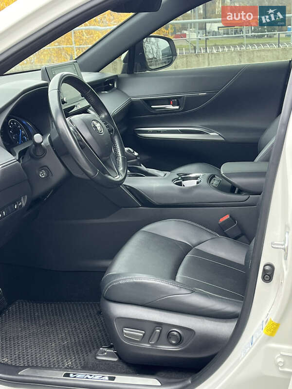 Позашляховик / Кросовер Toyota Venza 2020 в Києві