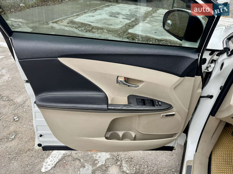 Внедорожник / Кроссовер Toyota Venza 2010 в Киеве