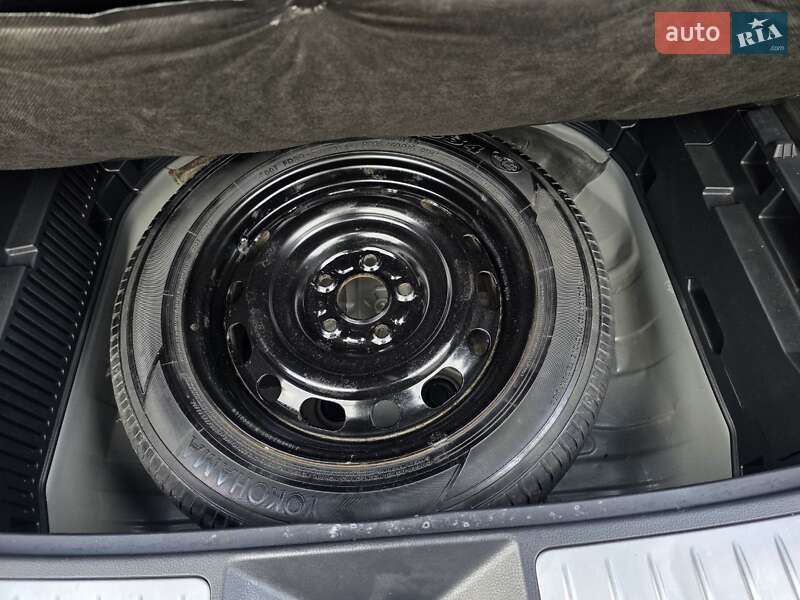 Позашляховик / Кросовер Toyota Venza 2020 в Тернополі