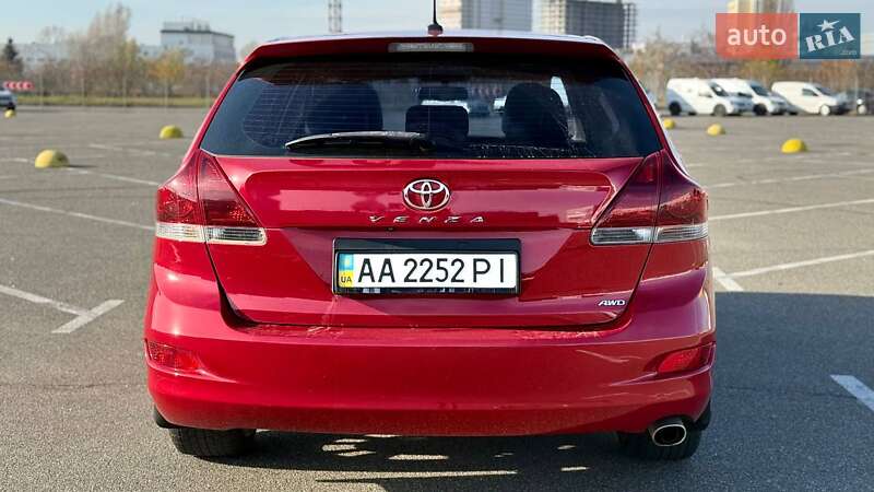 Позашляховик / Кросовер Toyota Venza 2013 в Києві