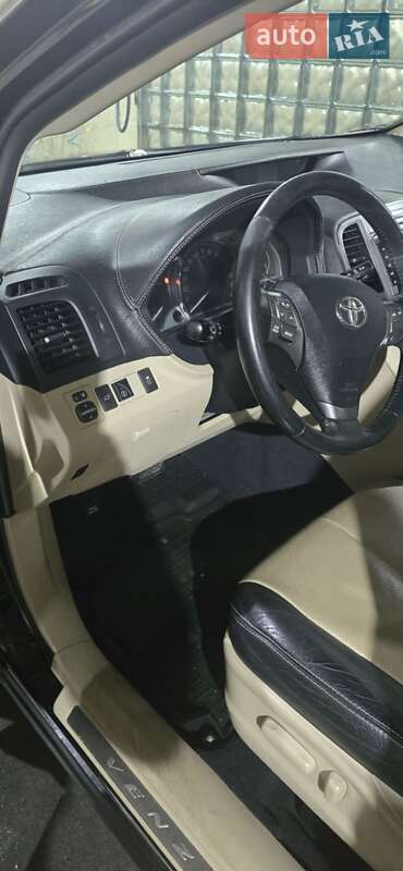 Позашляховик / Кросовер Toyota Venza 2010 в Києві