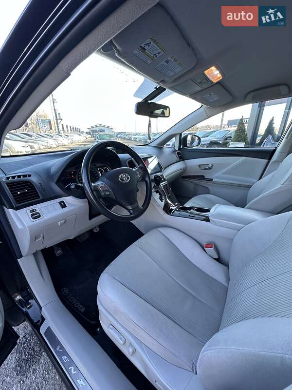 Внедорожник / Кроссовер Toyota Venza 2011 в Белогородке