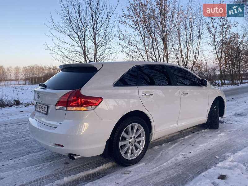 Позашляховик / Кросовер Toyota Venza 2011 в Краснограді
