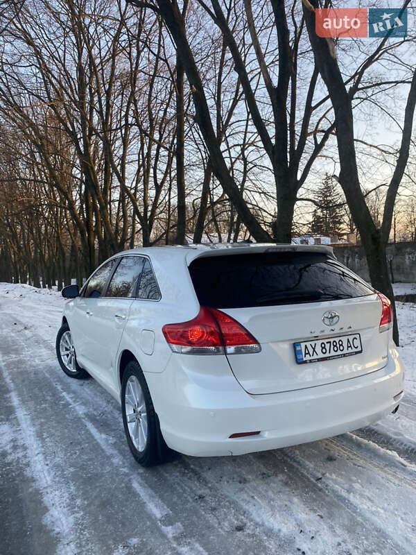 Позашляховик / Кросовер Toyota Venza 2011 в Краснограді
