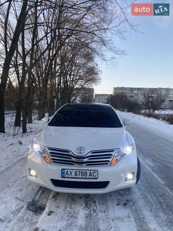 Позашляховик / Кросовер Toyota Venza 2011 в Краснограді