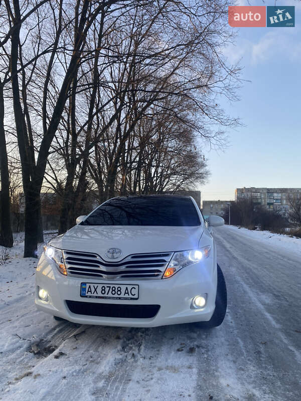 Позашляховик / Кросовер Toyota Venza 2011 в Краснограді