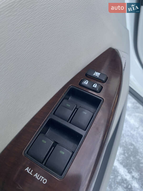 Позашляховик / Кросовер Toyota Venza 2011 в Краснограді