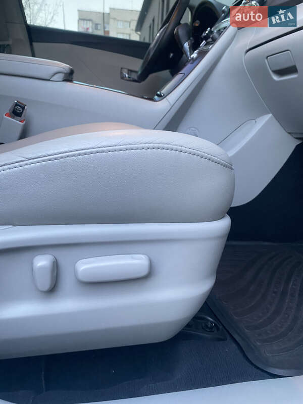 Позашляховик / Кросовер Toyota Venza 2011 в Краснограді