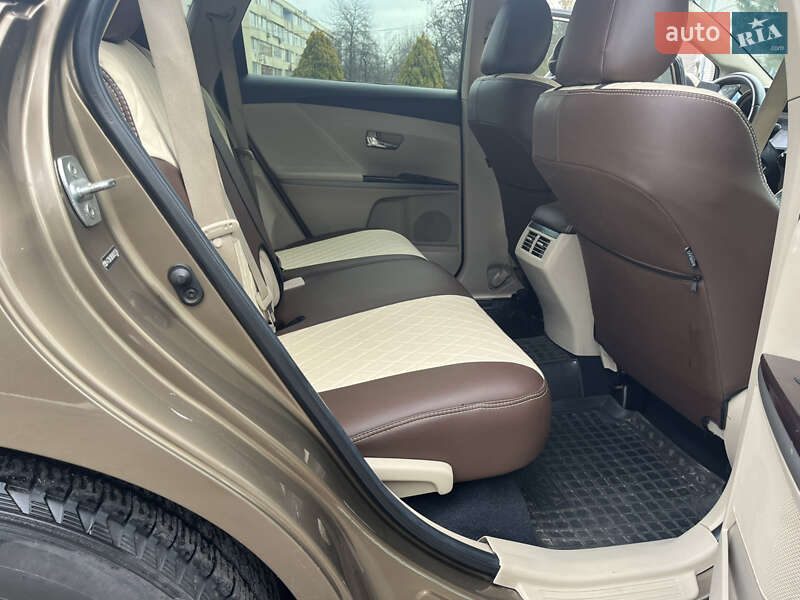 Позашляховик / Кросовер Toyota Venza 2011 в Ладижині