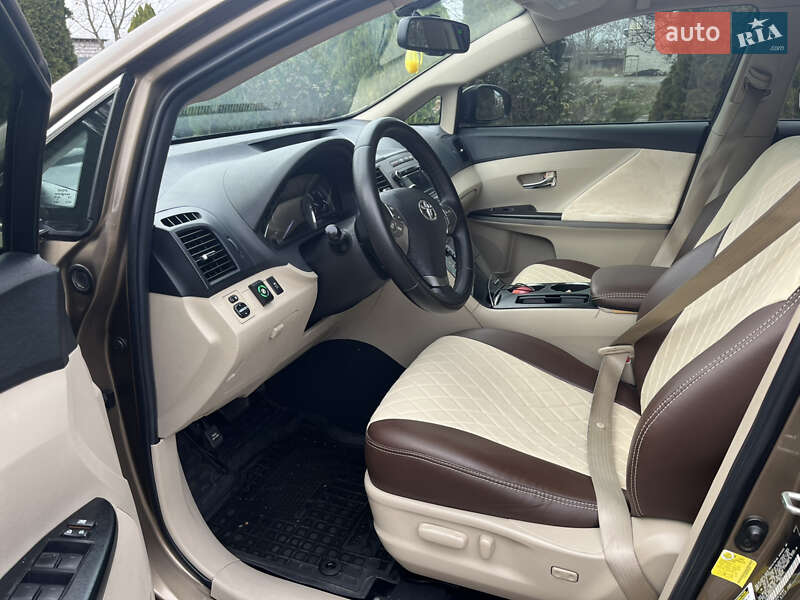 Позашляховик / Кросовер Toyota Venza 2011 в Ладижині